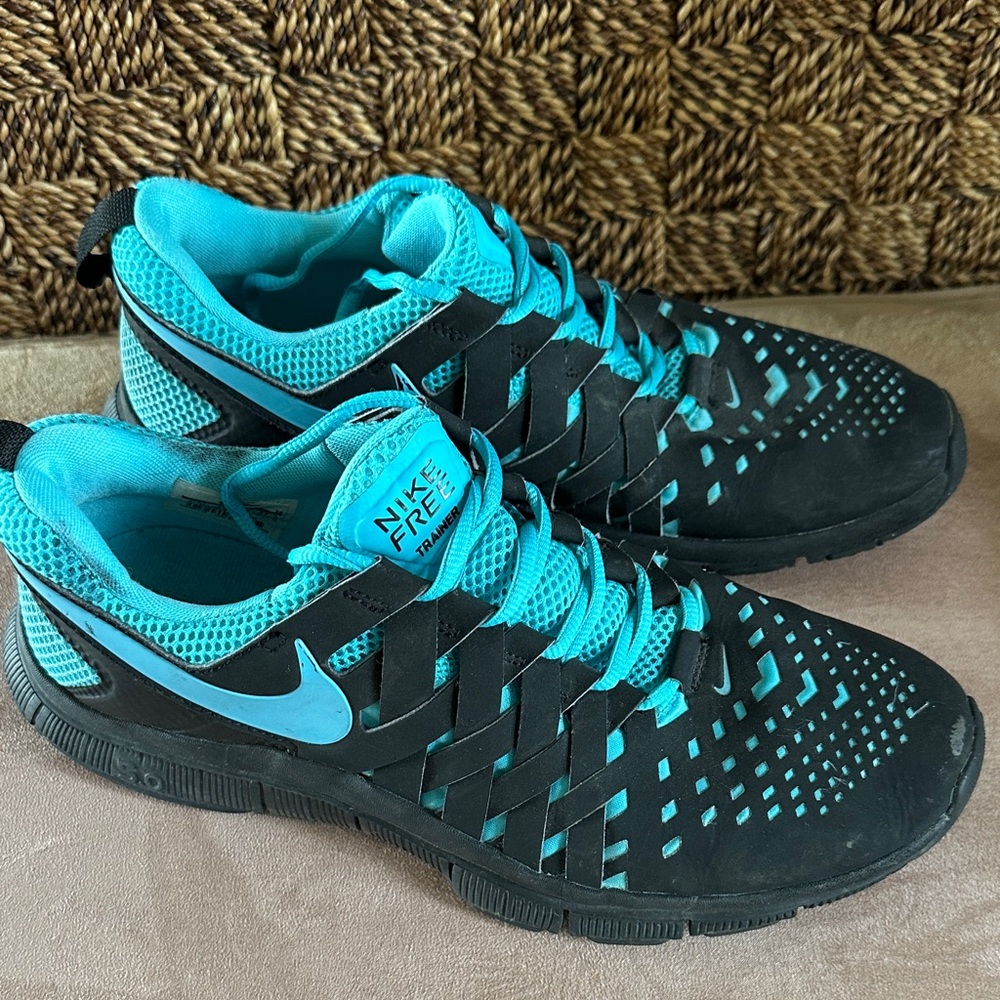 Nike Men's Black and Teal Athletic Shoes